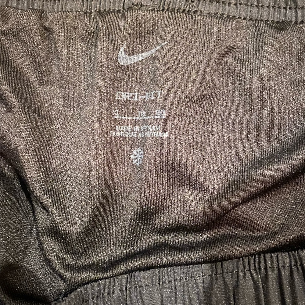 Nike Tempo Black and White Women's Shorts-Size XL-NWT - Picture 3 of 4